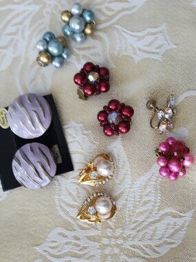 Lot of 4 pairs of VINTAGE clipons and 2 mismatched singles bag 8